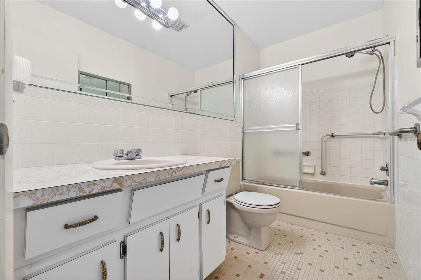 ON TOP OF THE WORLD - Residential