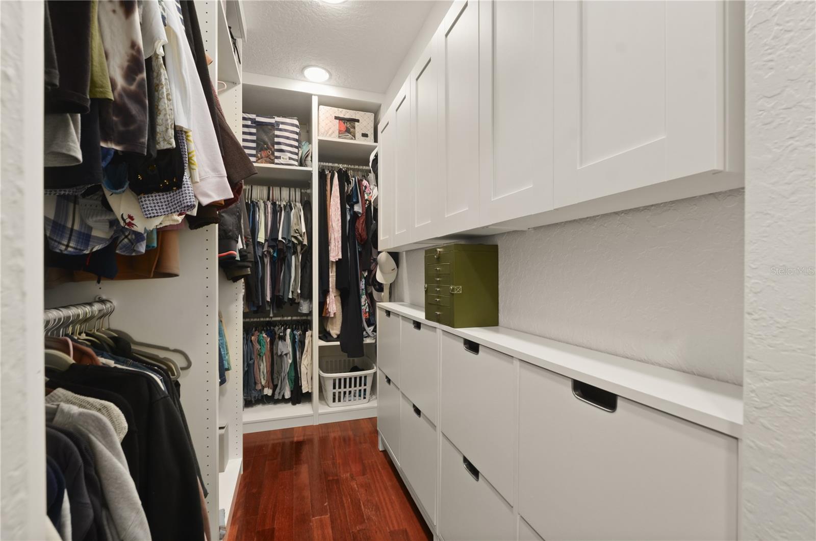 EDGEWATER - Residential