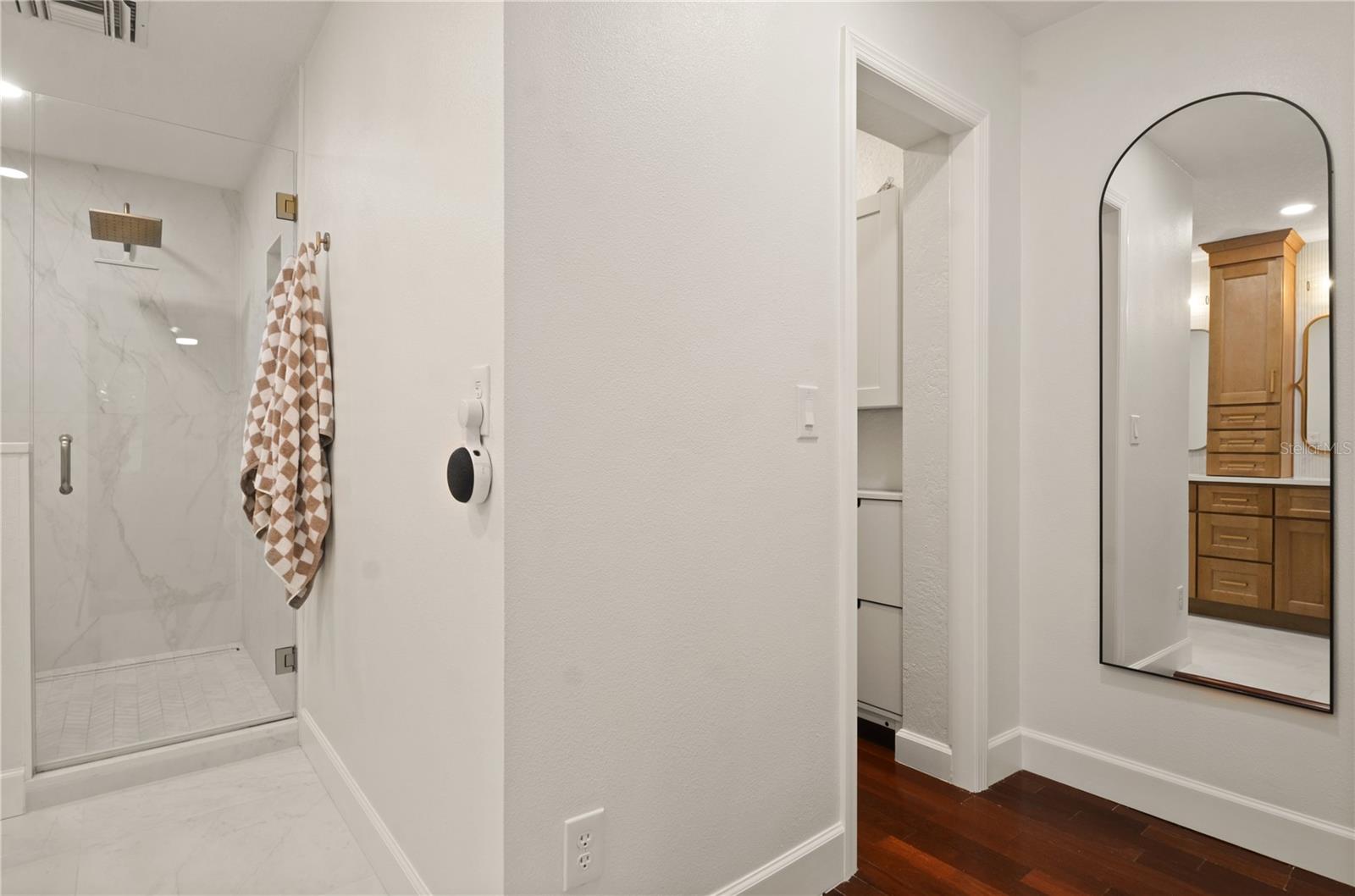 EDGEWATER - Residential