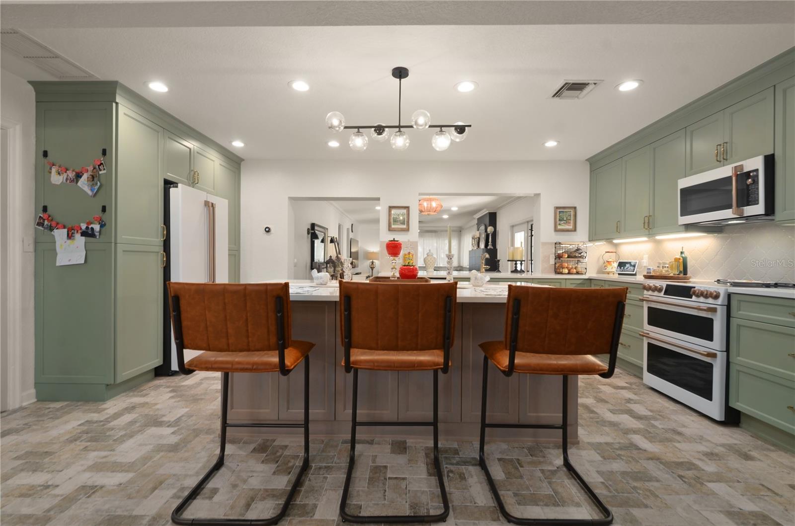 EDGEWATER - Residential