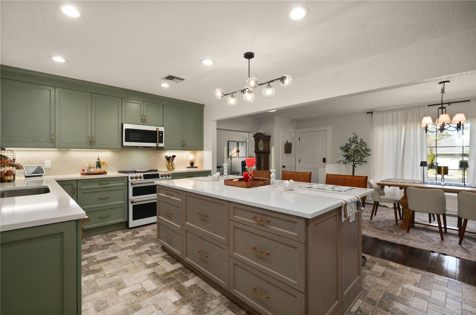 EDGEWATER - Residential