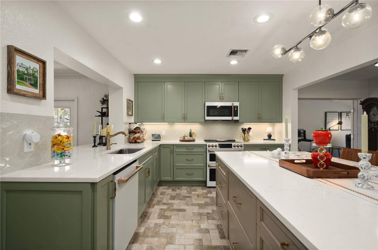 EDGEWATER - Residential