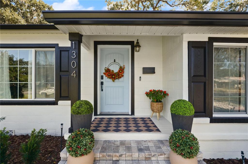 Photo of 1304 Golfview Street, Orlando, FL 32804 (MLS # O6379675)