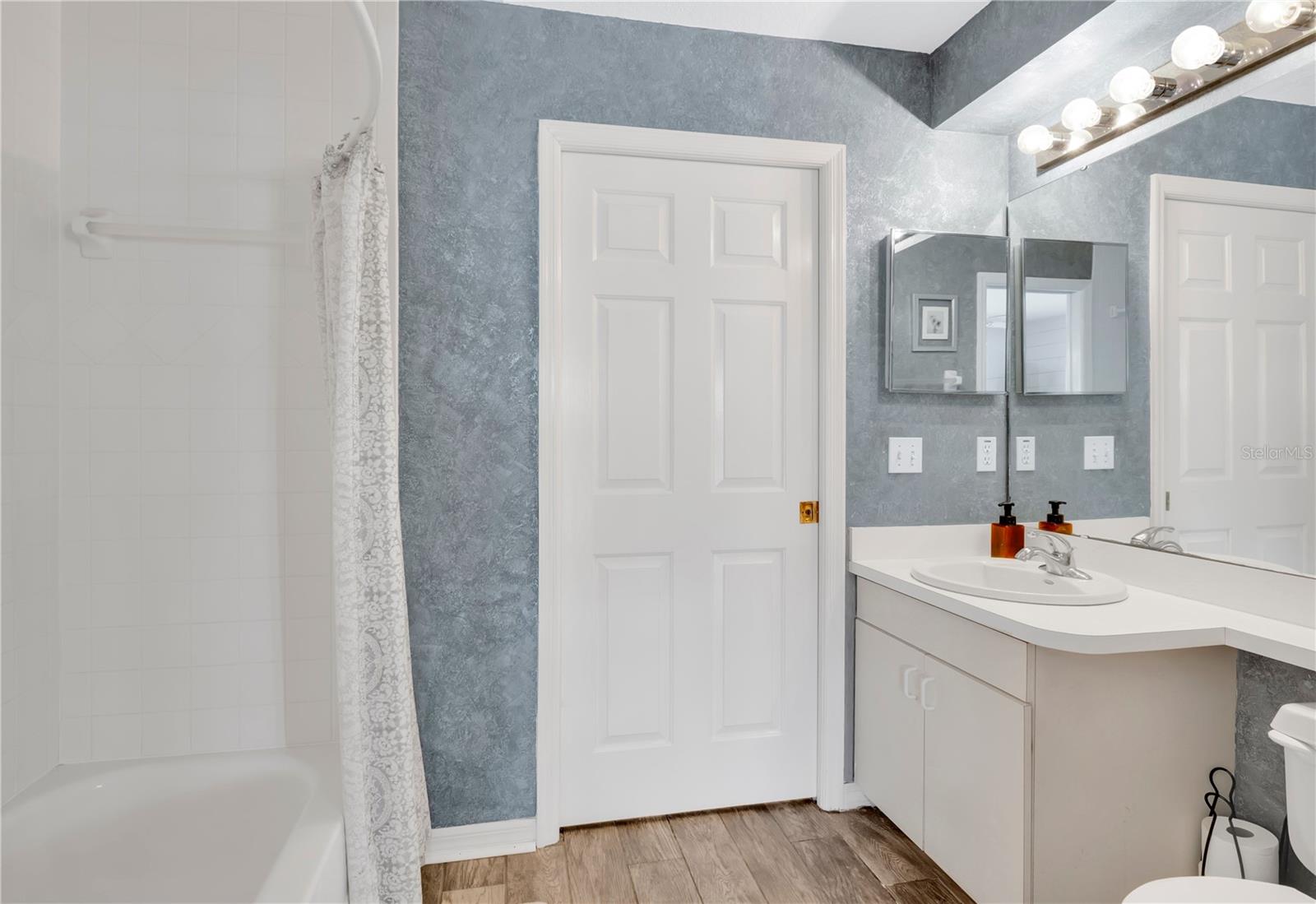 ASHLEY OAKS - Residential