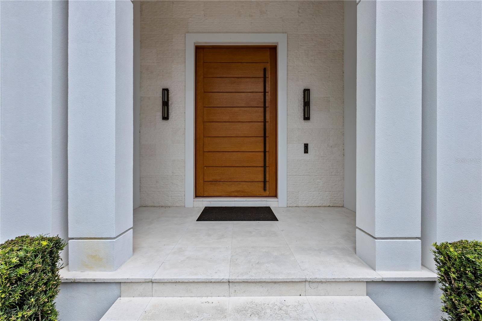 6149 GROSVENOR SHORE DR