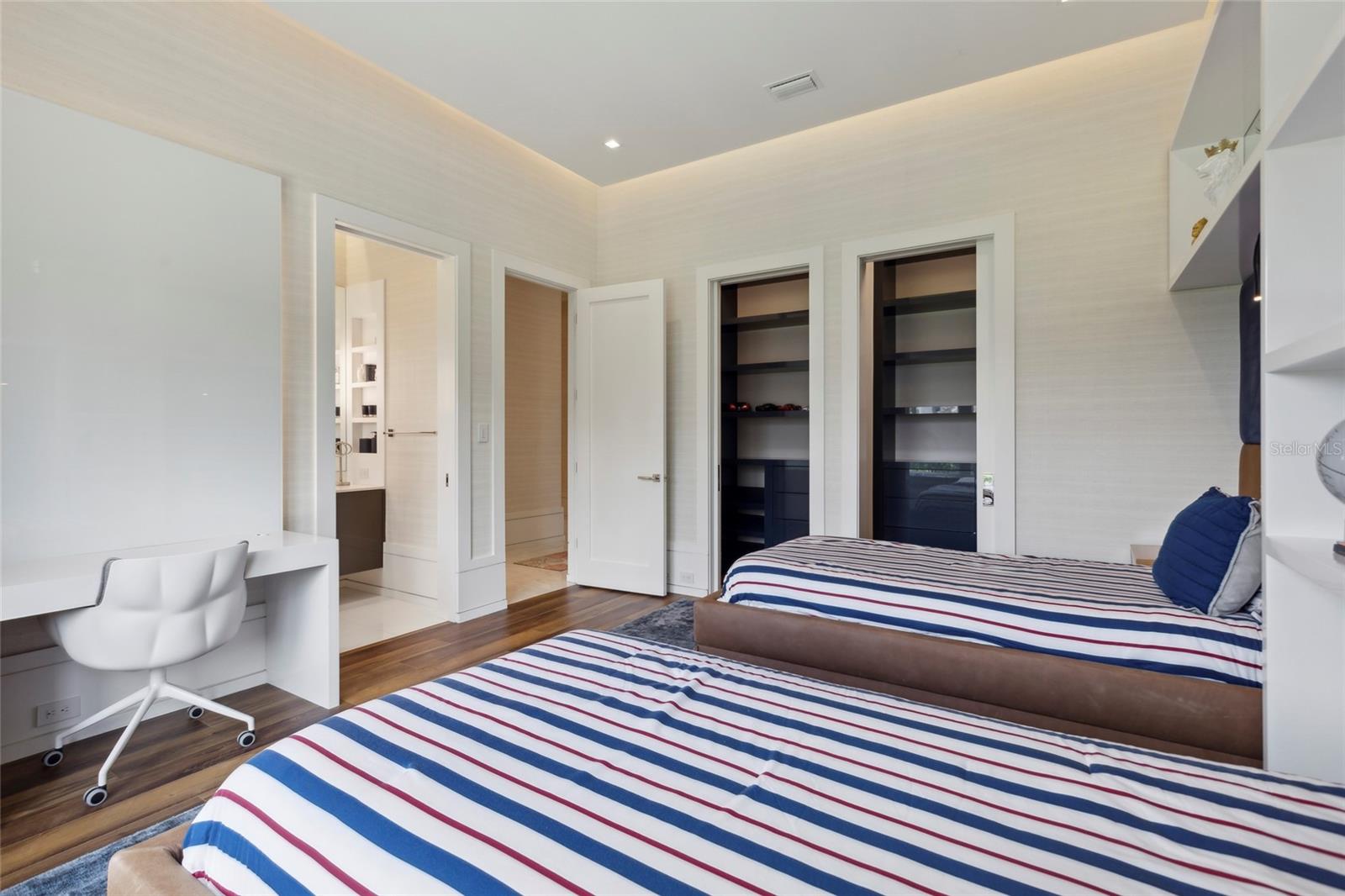 KEENES POINTE - Residential