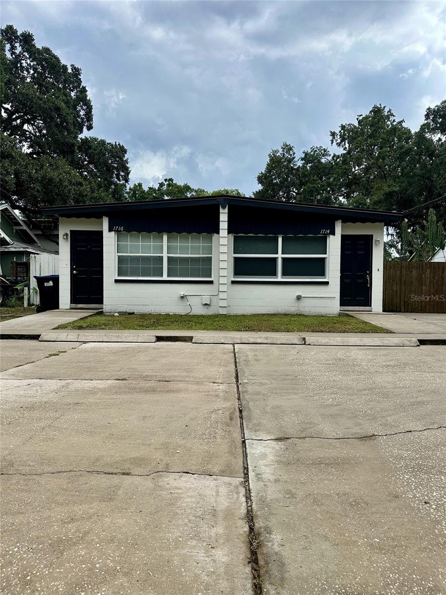 "Cozy and convenient living in the heart of Orlando! This 2-bedroom, 1-bath duplex unit offers ceramic tile flooring throughout for easy maintenance and a clean look. The kitchen comes equipped with white appliances and generous cabinet space, making daily living simple and functional.
Enjoy a comfortable living area, central A/C, and a spacious backyard perfect for relaxing or weekend gatherings. On-site parking is available for your convenience.
Located just minutes from Downtown Orlando, ORMC, shopping, dining, and major highways, this home combines comfort, value, and accessibility in one great package!