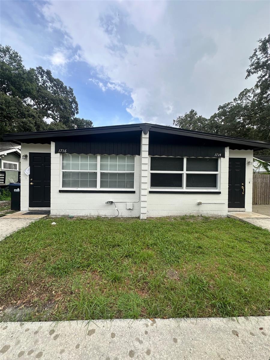 "Cozy and convenient living in the heart of Orlando! This 2-bedroom, 1-bath duplex unit offers ceramic tile flooring throughout for easy maintenance and a clean look. The kitchen comes equipped with white appliances and generous cabinet space, making daily living simple and functional.
Enjoy a comfortable living area, central A/C, and a spacious backyard perfect for relaxing or weekend gatherings. On-site parking is available for your convenience.
Located just minutes from Downtown Orlando, ORMC, shopping, dining, and major highways, this home combines comfort, value, and accessibility in one great package!