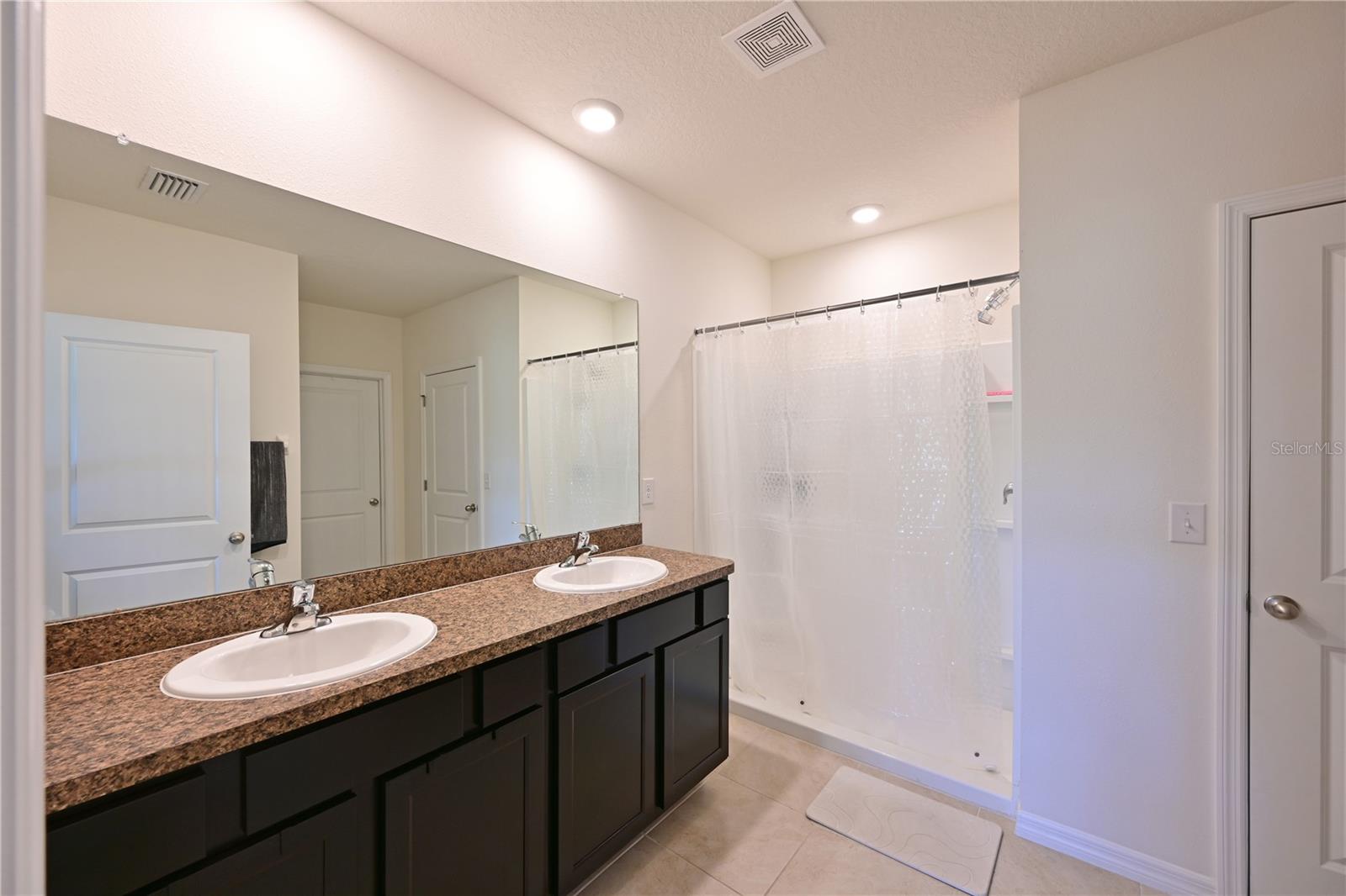 SOUTHERN OAKS - Residential