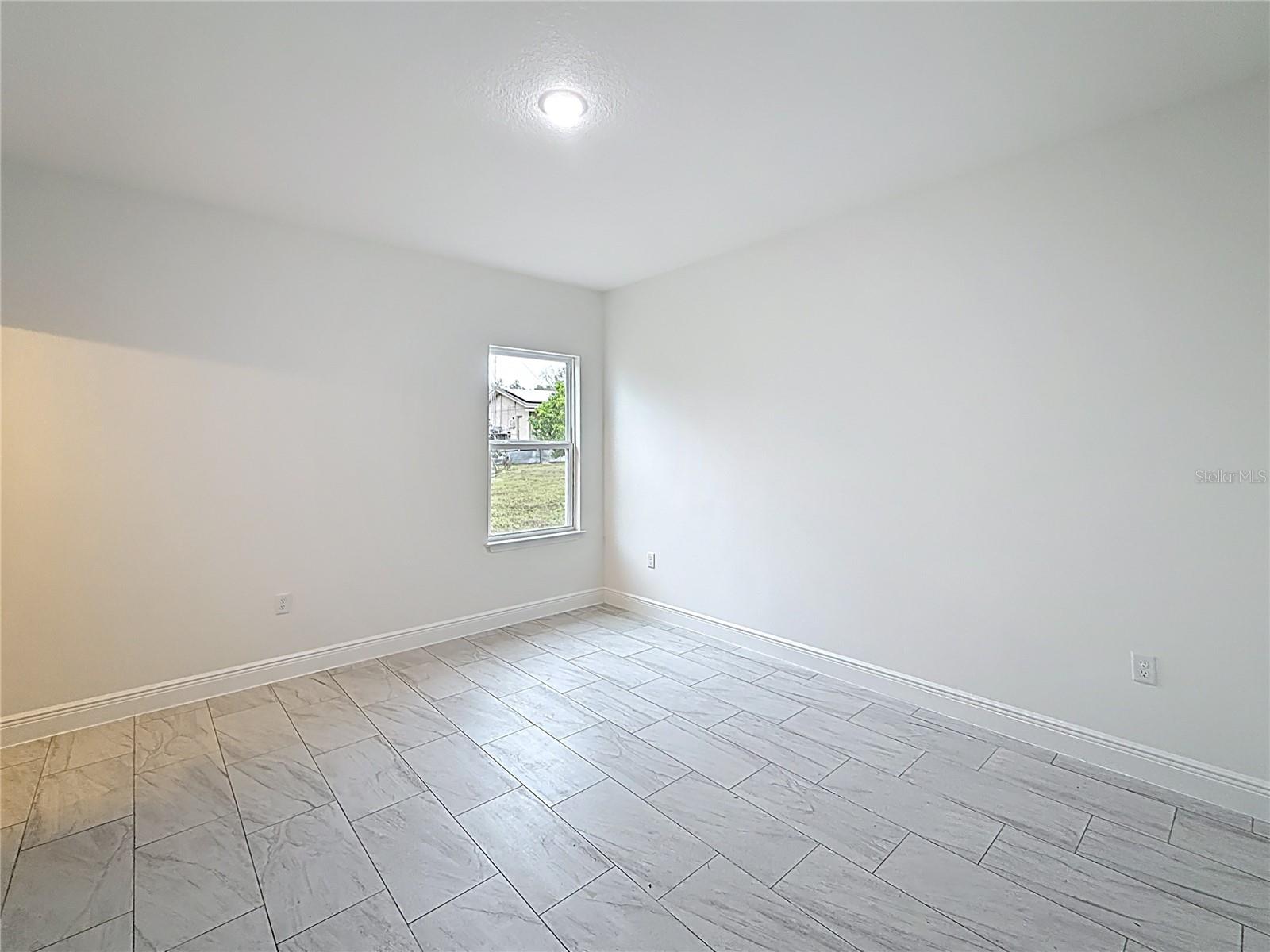 MARION OAKS UN 05 - Residential Lease