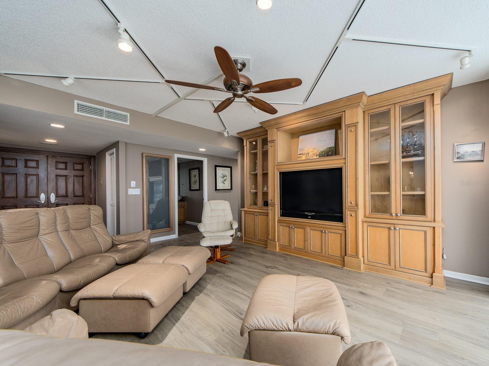 PIERCE 100 CONDO - Residential