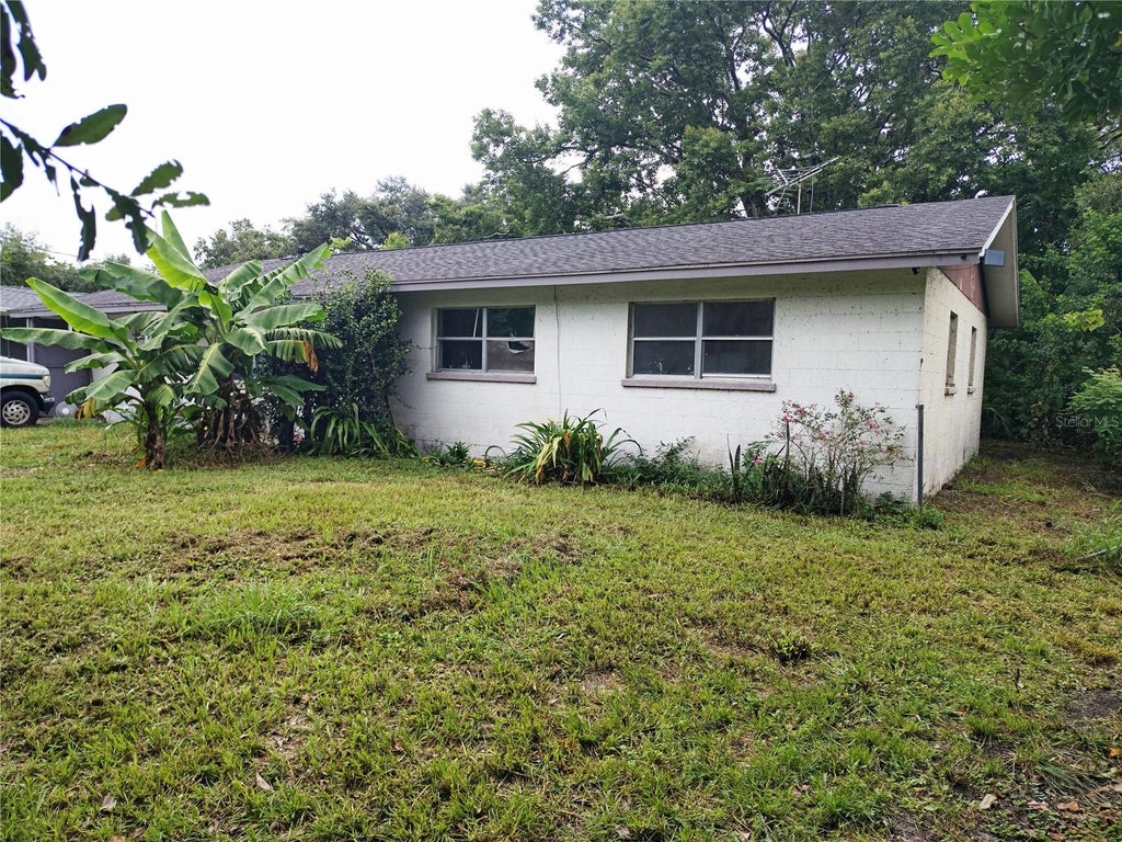 Photo of 5731 7th Street E, Bradenton, FL 34203 (MLS # A4705350)