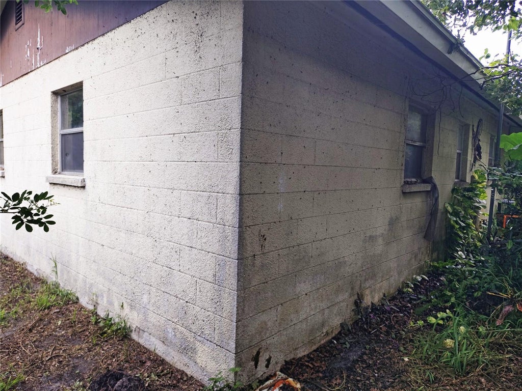 Photo of 5731 7th Street E, Bradenton, FL 34203 (MLS # A4705350)