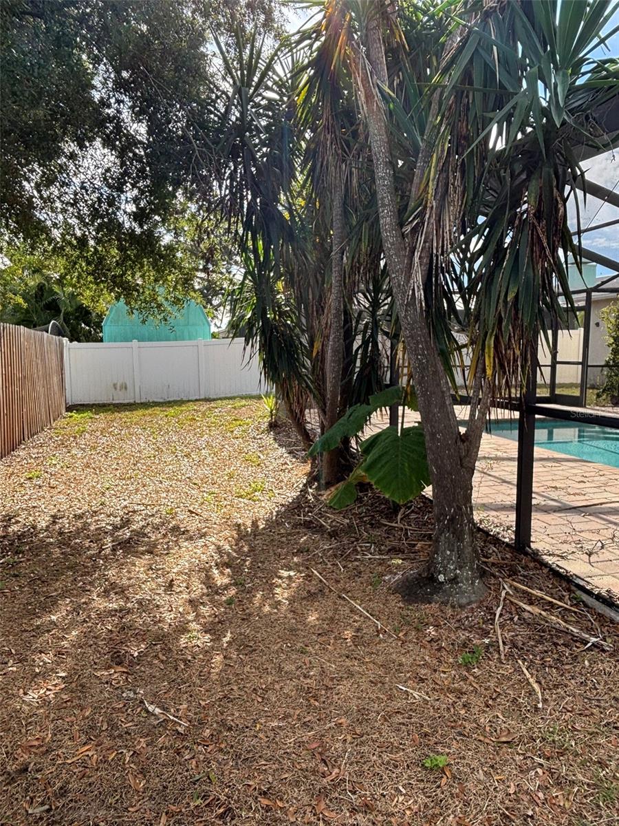 LAKES OF PINE RIDGE THE - Residential