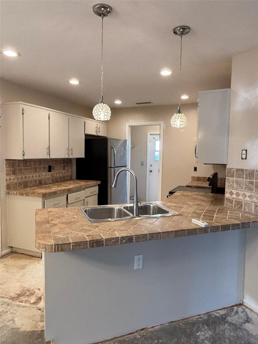 LAKES OF PINE RIDGE THE - Residential