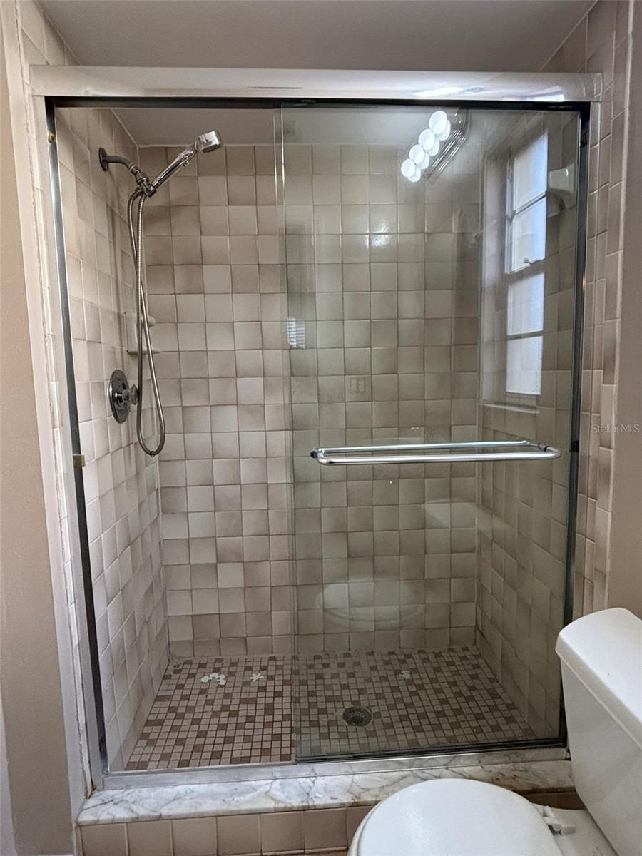 LAKES OF PINE RIDGE THE - Residential