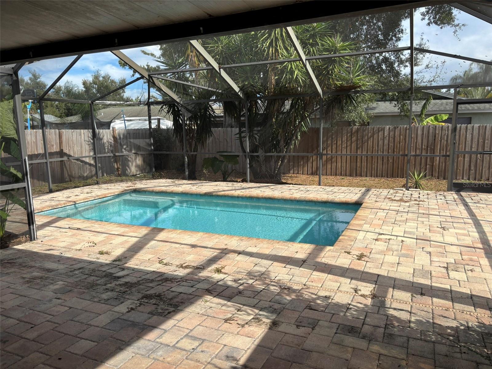 LAKES OF PINE RIDGE THE - Residential