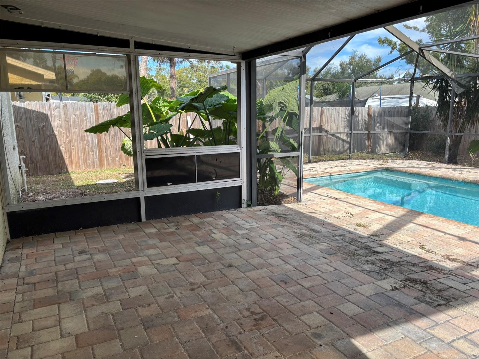 LAKES OF PINE RIDGE THE - Residential