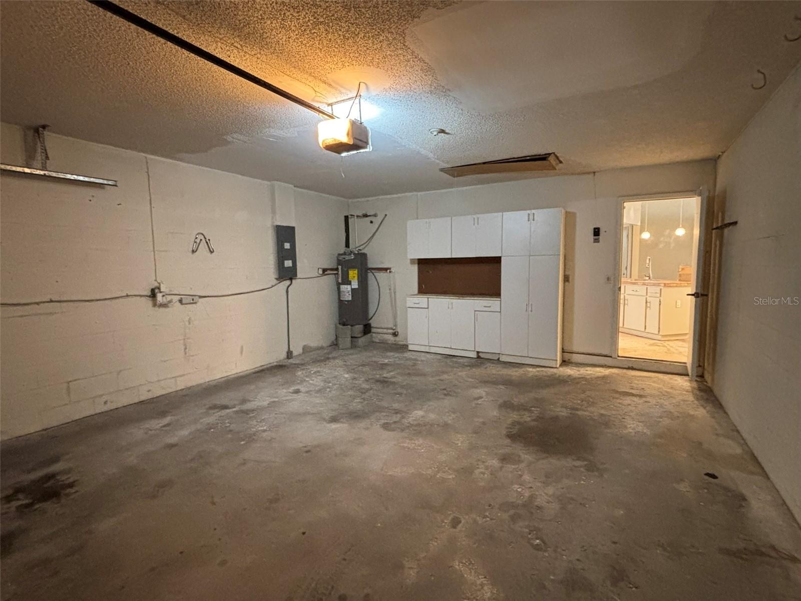 LAKES OF PINE RIDGE THE - Residential