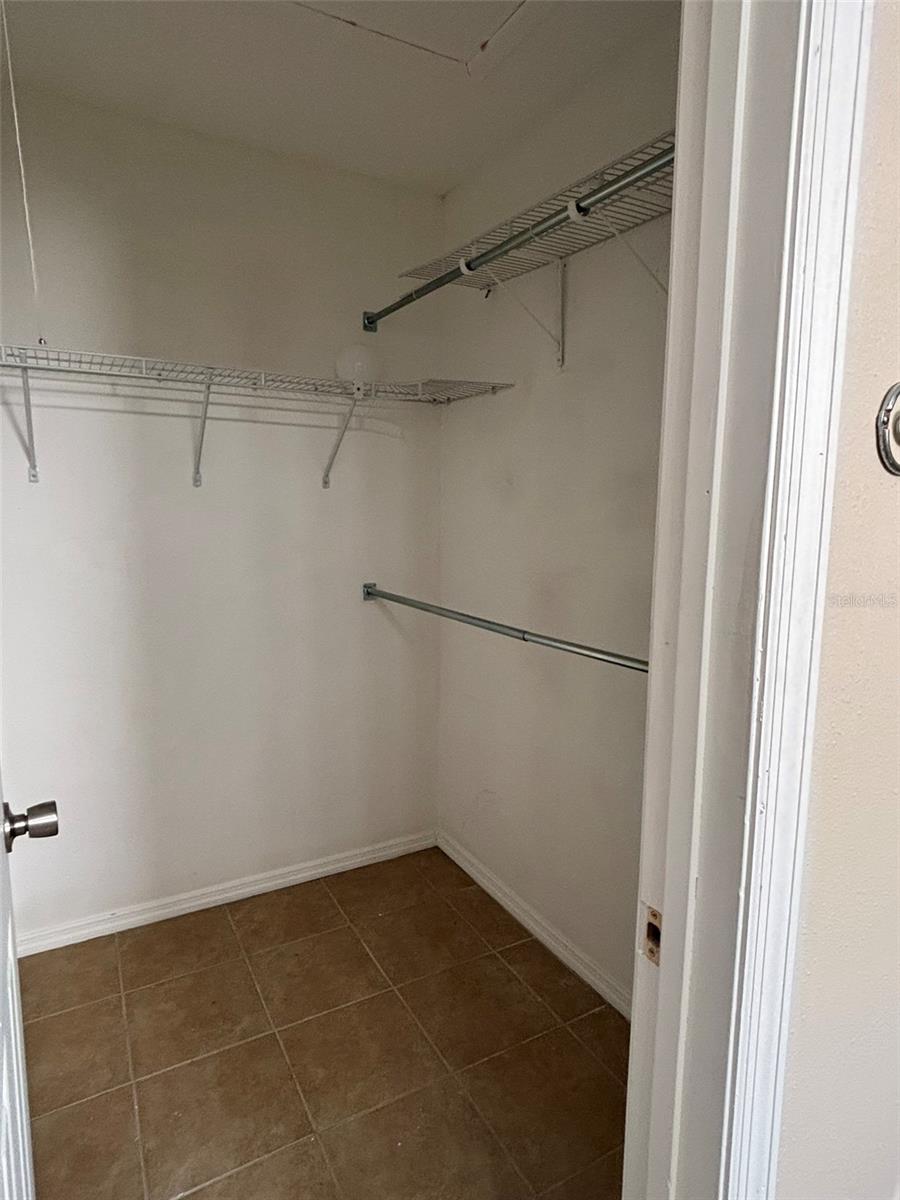 LAKES OF PINE RIDGE THE - Residential