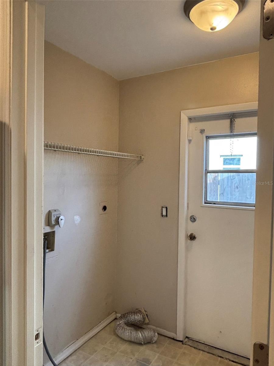 LAKES OF PINE RIDGE THE - Residential