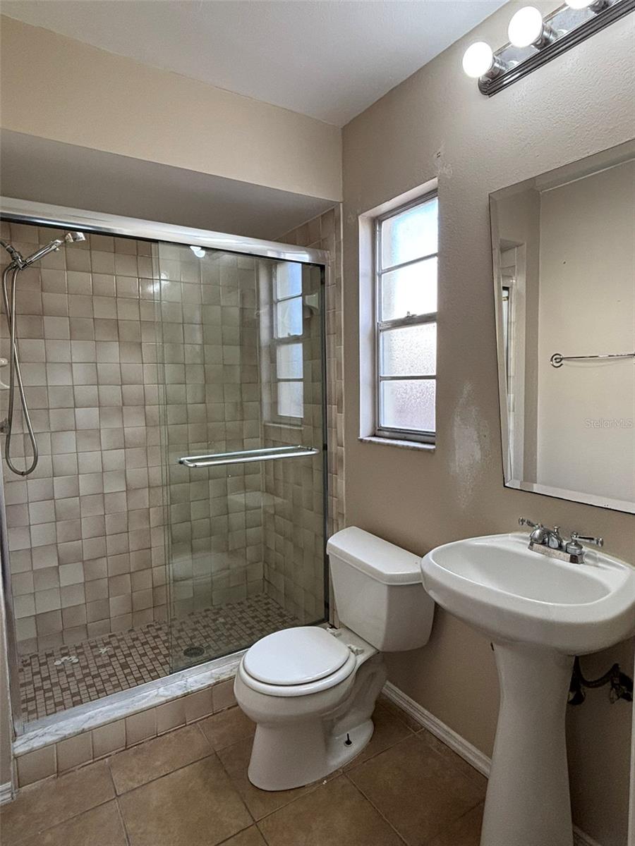 LAKES OF PINE RIDGE THE - Residential