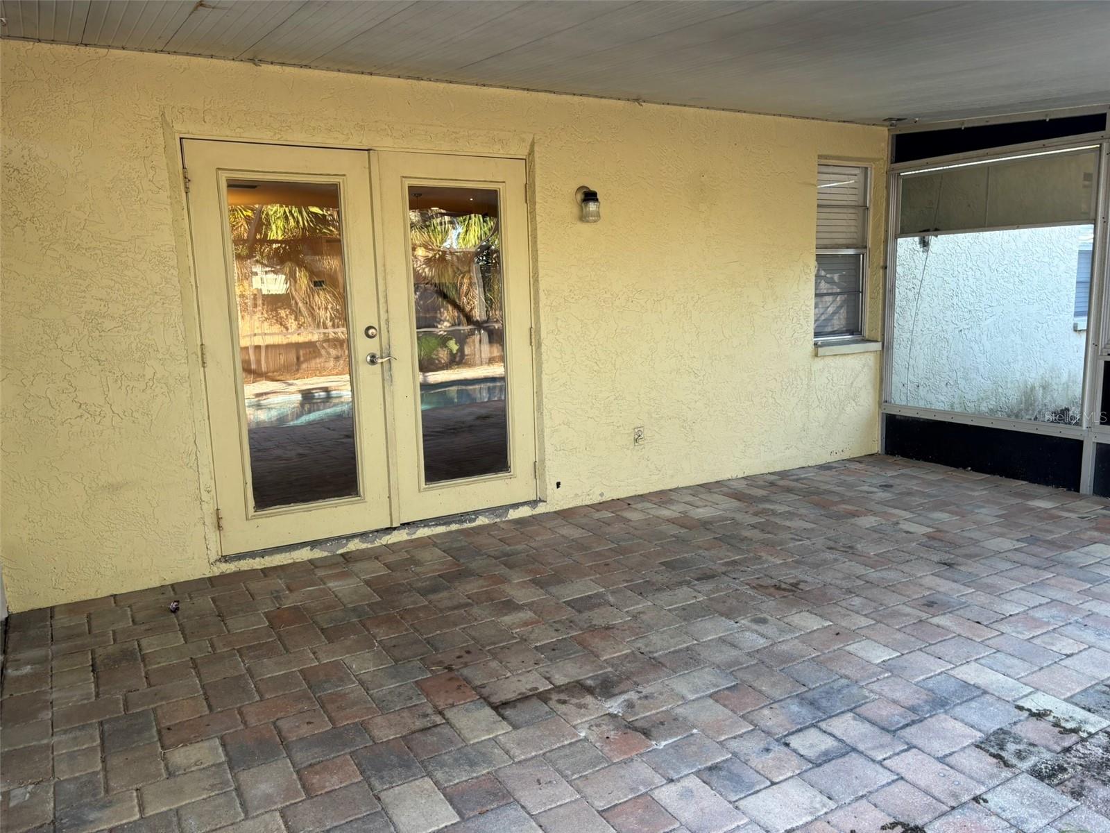 LAKES OF PINE RIDGE THE - Residential