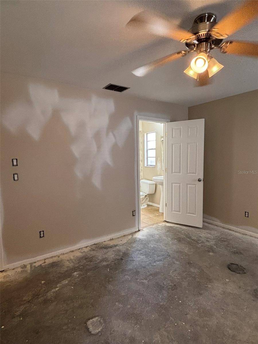 LAKES OF PINE RIDGE THE - Residential