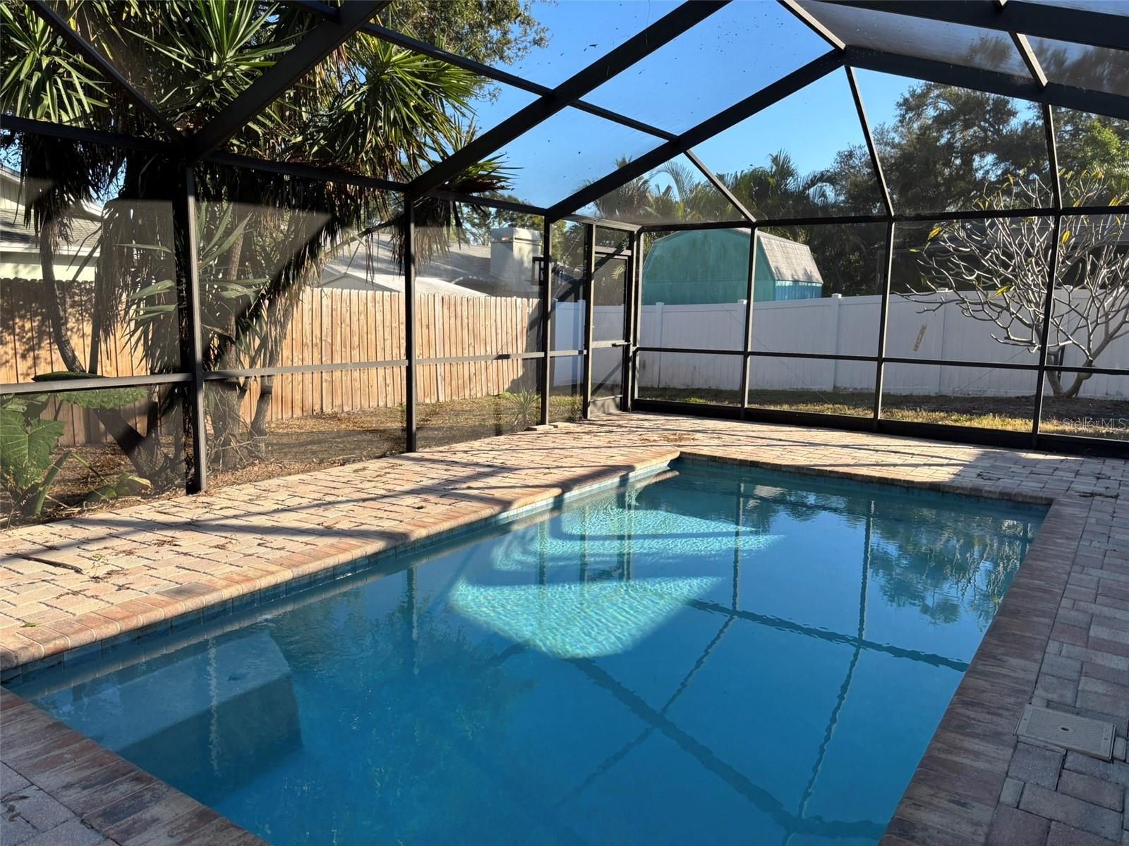 LAKES OF PINE RIDGE THE - Residential