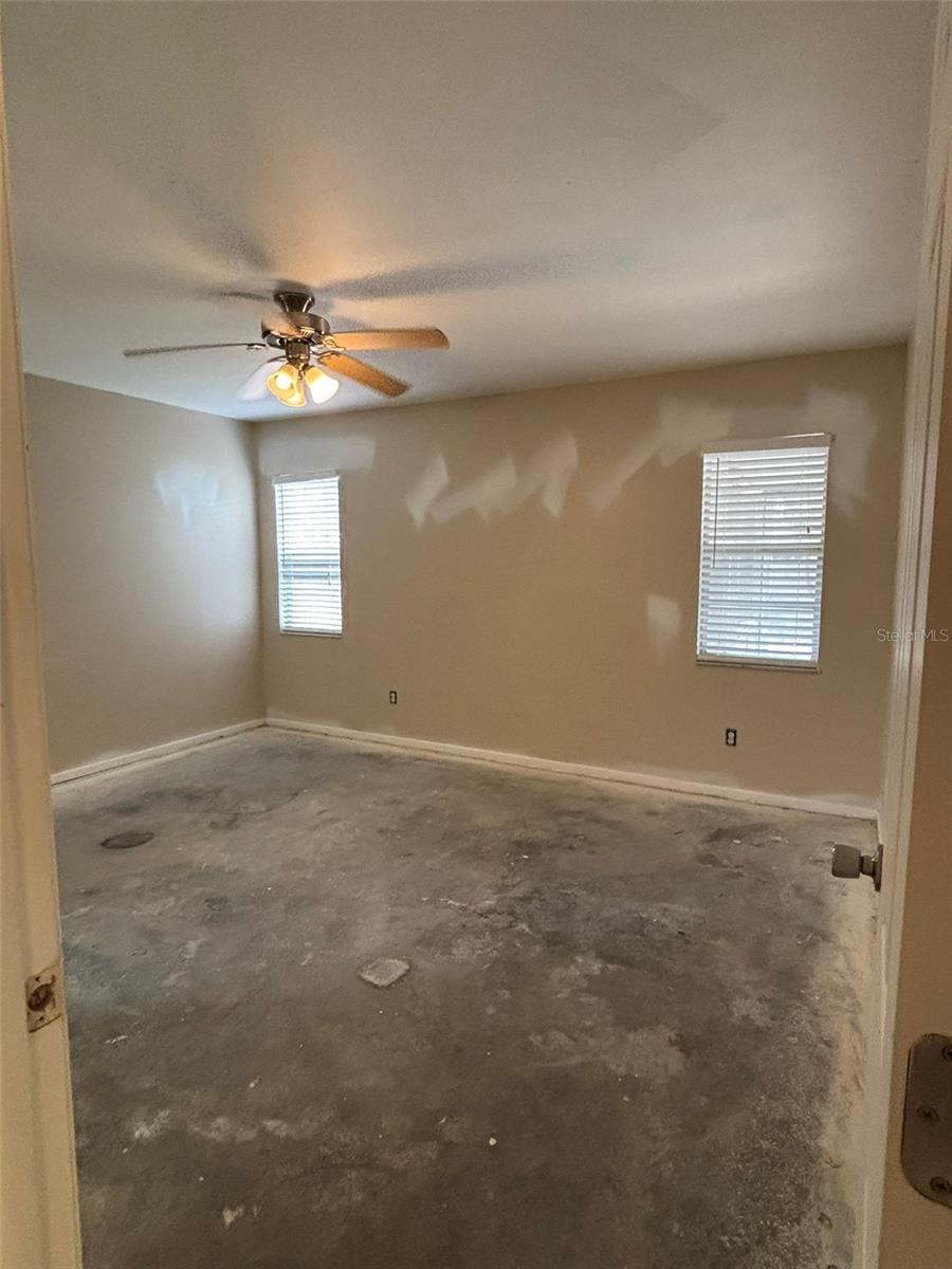 LAKES OF PINE RIDGE THE - Residential