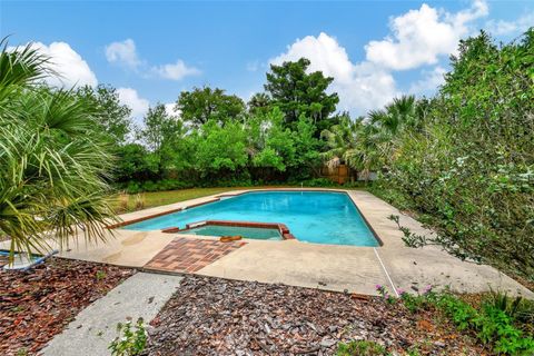 A home in DELAND