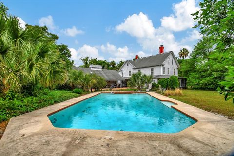 A home in DELAND