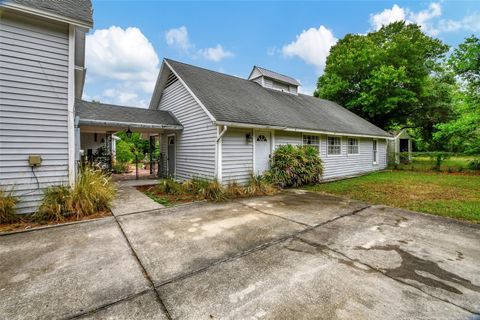 A home in DELAND