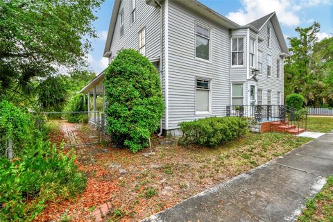 A home in DELAND