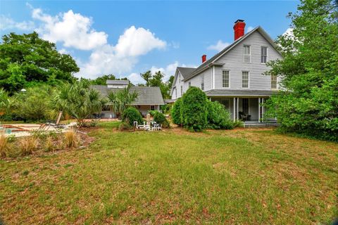 A home in DELAND