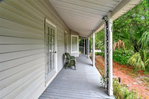 A home in DELAND