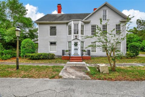 A home in DELAND