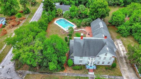 A home in DELAND