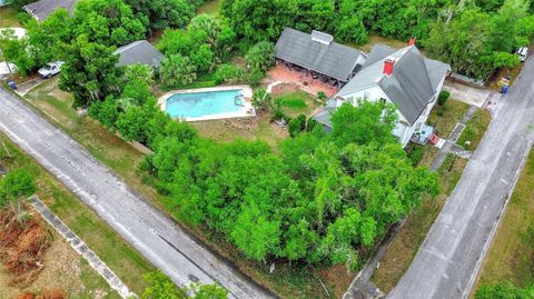 A home in DELAND