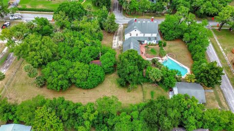 A home in DELAND