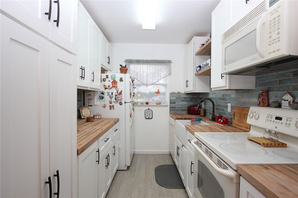 Photo of 1318 Mesa Drive #B, Orlando, FL 32825 (MLS # O6349749)