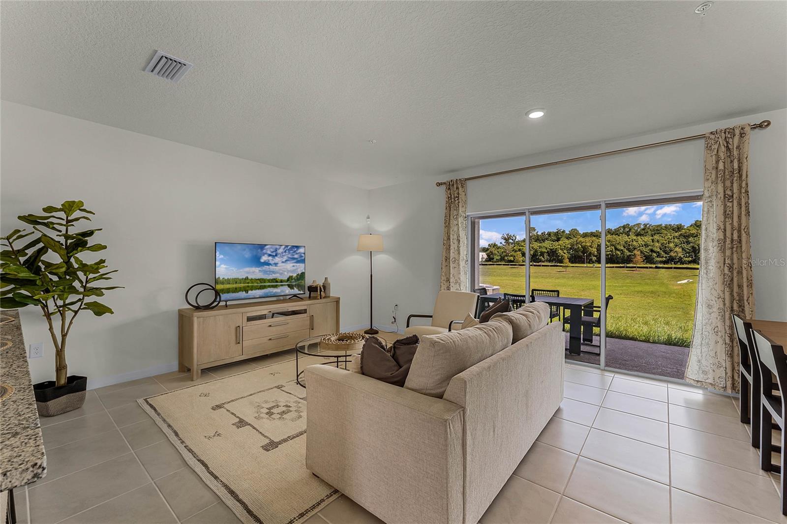 OAK POINTE - Residential