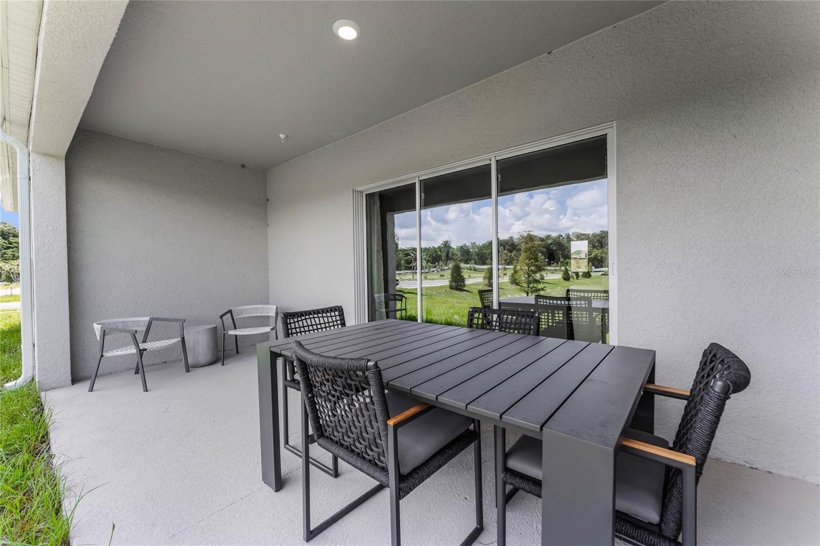 OAK POINTE - Residential