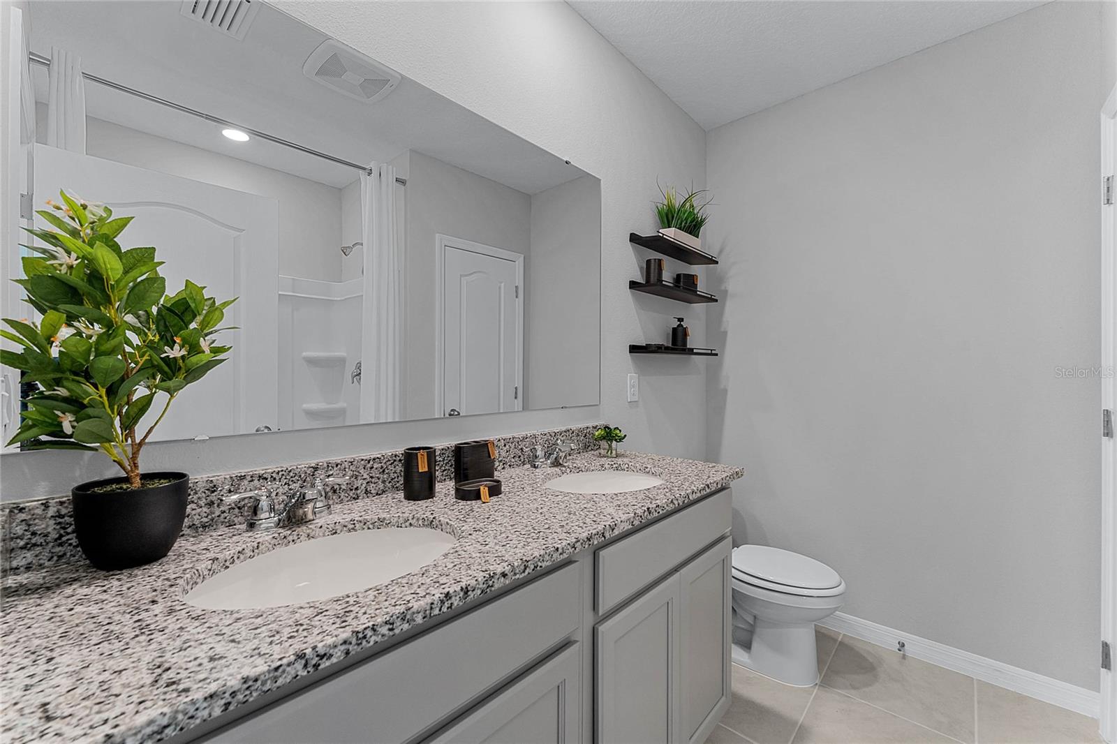 OAK POINTE - Residential