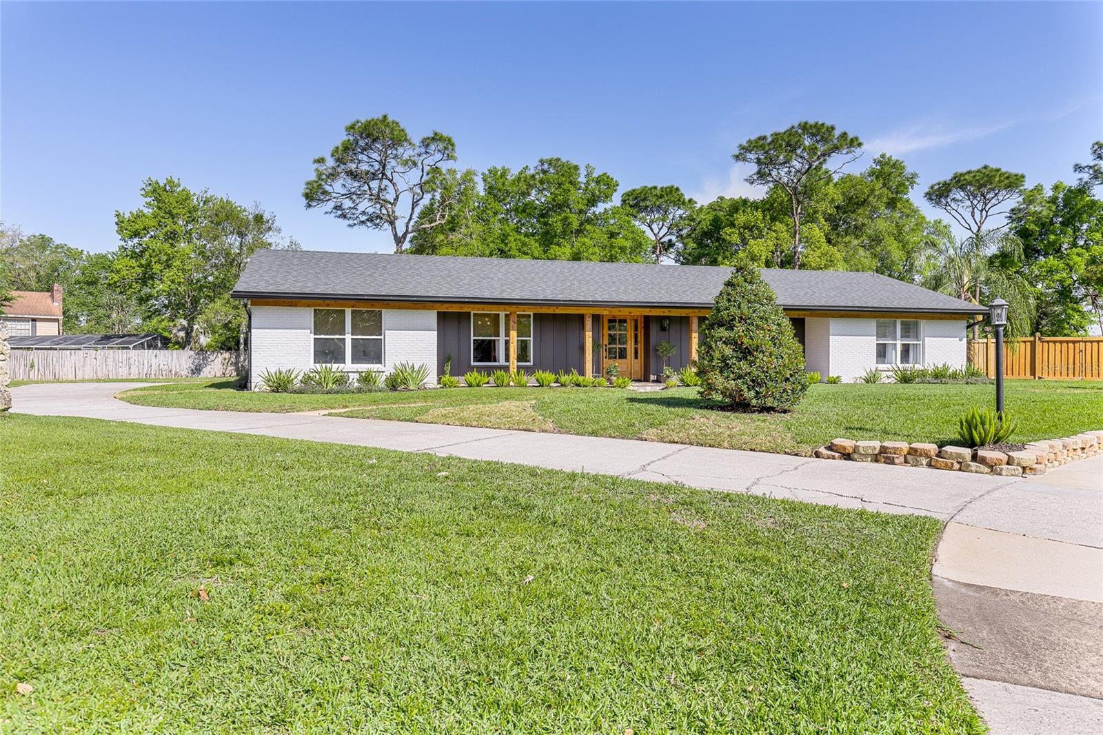 400 ROYAL PALM COURT