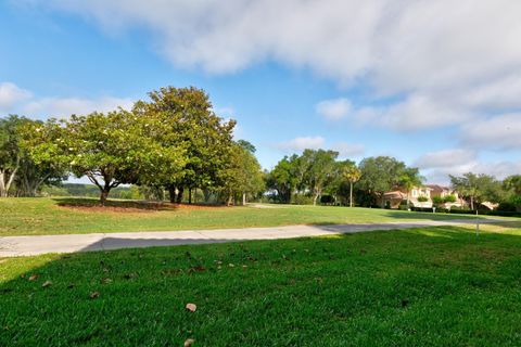 A home in HOWEY IN THE HILLS