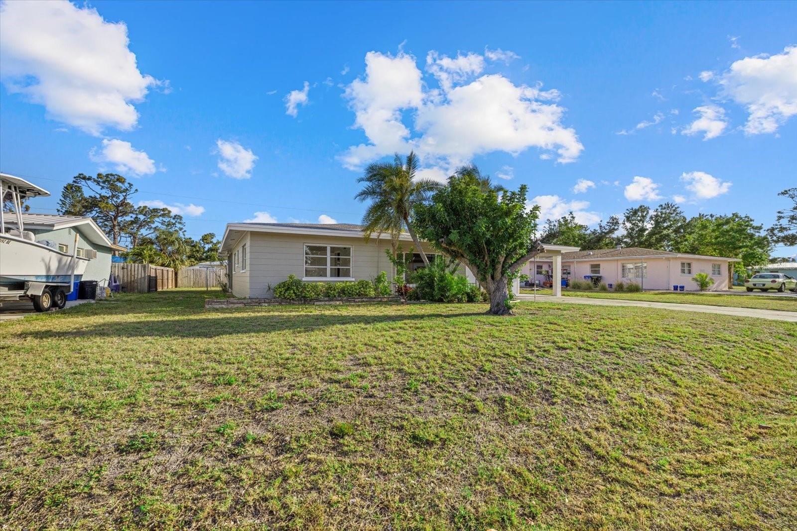 BEACH MANOR - Residential Lease
