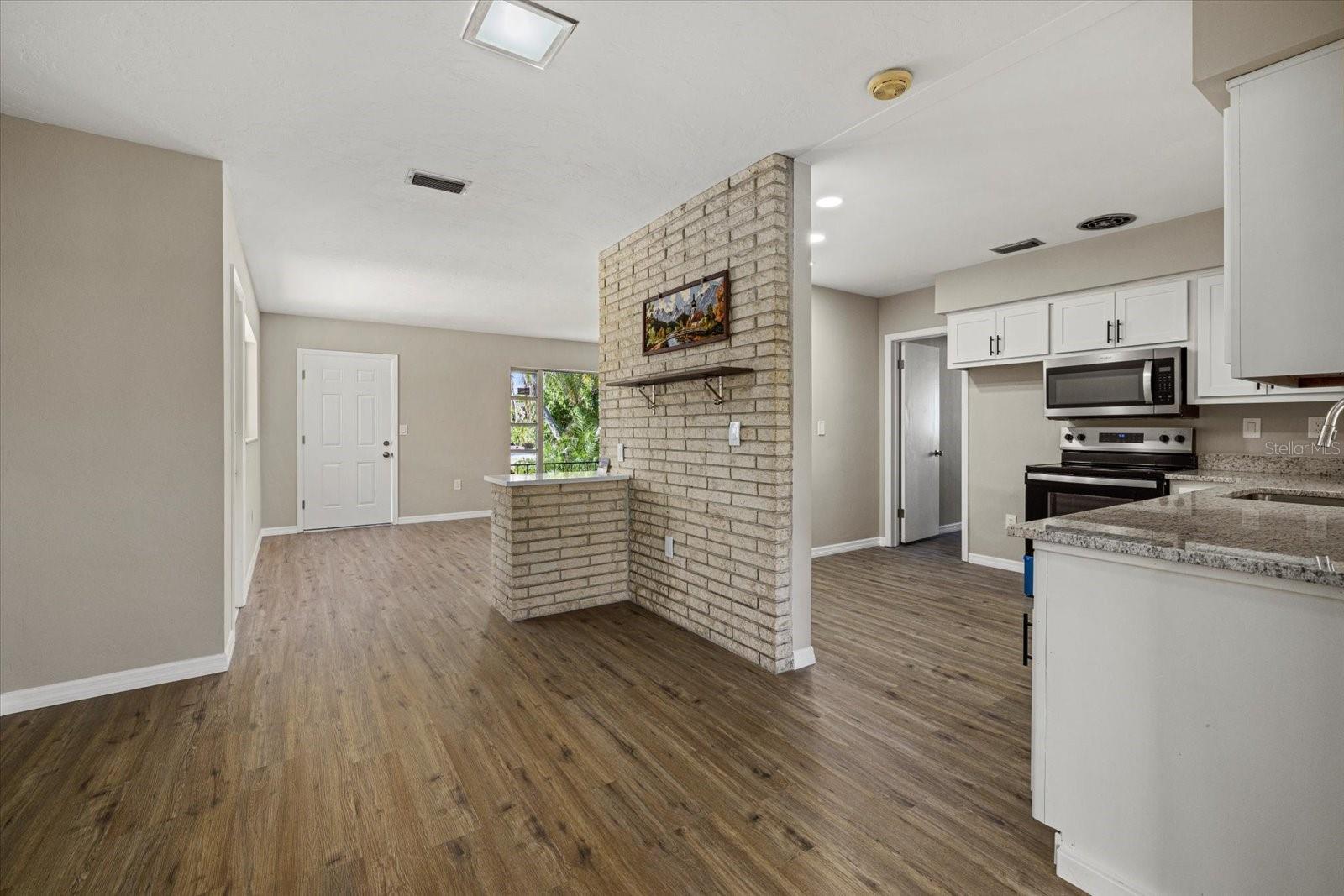 BEACH MANOR - Residential Lease