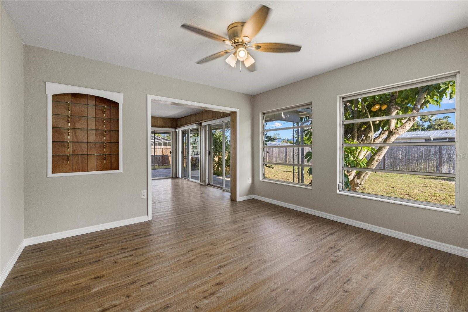 BEACH MANOR - Residential Lease
