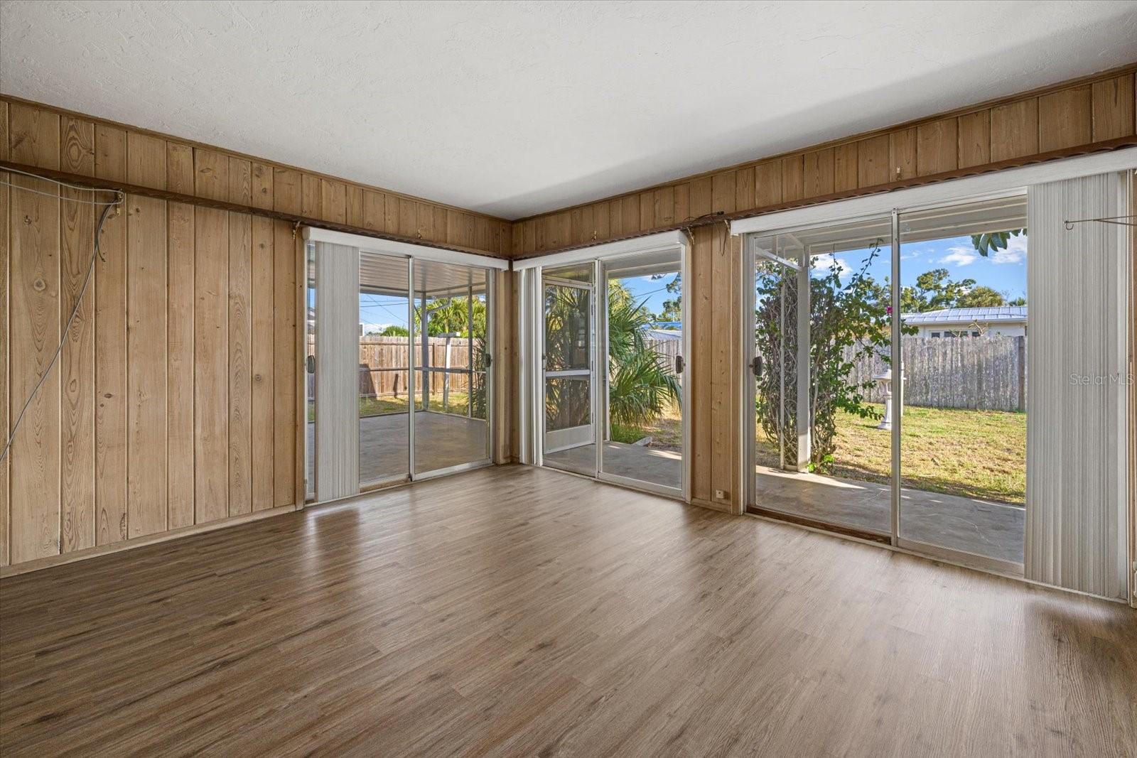 BEACH MANOR - Residential Lease